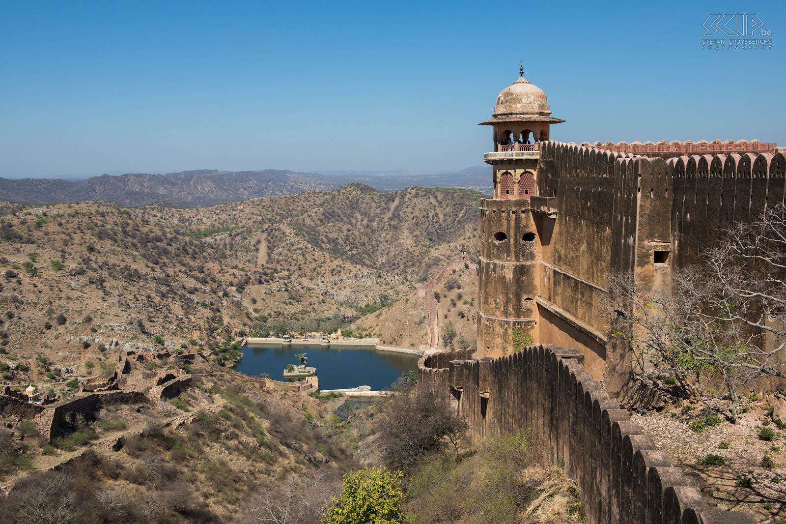 Jaipur - Jaigarh fort From the Jaigarh fort, which was built in 1720, you have a magnificent view. Jaya Vana is the name of the oldest antique gun Indies Stefan Cruysberghs